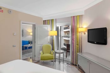 Suite, 1 King Bed, City View