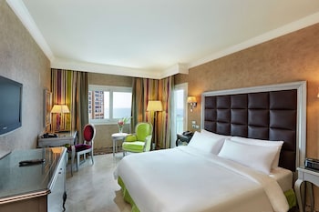 Room, 1 King Bed (Corner Sea View)