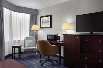 Standard Room, 1 Queen Bed, Roll-in Shower (Mobility)