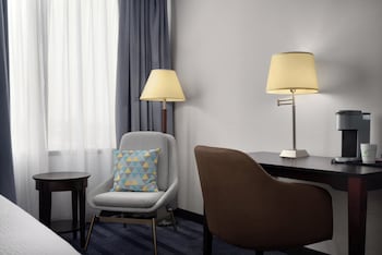 Standard Room, 1 Queen Bed, Roll-in Shower (Mobility)