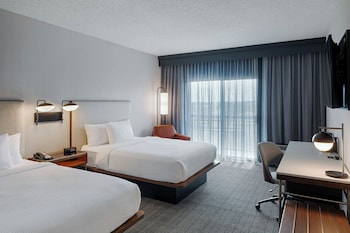 Room, 2 Queen Beds, Hearing Accessible (Roll-in Shower)