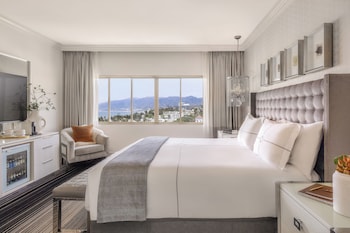 Premier Room, 1 King Bed (Guestroom)