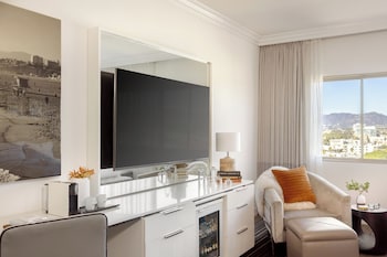 Premier Room, 1 King Bed (Guestroom)