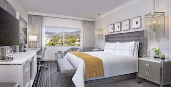 Deluxe Room, 1 King Bed, City View
