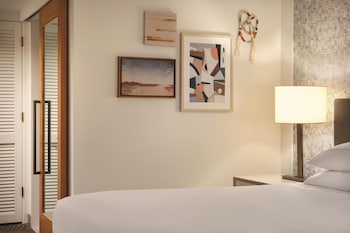 Deluxe Room, 1 King Bed