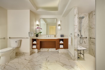 Room, 2 Queen Beds, Roll-in Shower, Ocean View (Accessible Room)