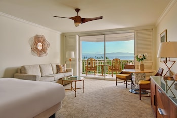 Deluxe Room, 1 King Bed with Sofa bed, Transfer Shower, Ocean View (Accessible Room)