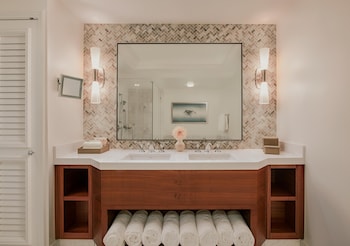 Club Suite, 1 Bedroom, Club Lounge Access, Garden View (Napua)
