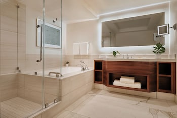 Deluxe Room, 1 King Bed with Sofa bed, Ocean View