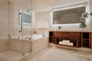 Deluxe Room, 1 King Bed with Sofa bed, Ocean View