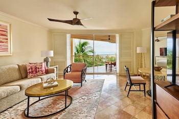 Suite, 1 Bedroom, Transfer Shower, Garden View (Accessible Suite)