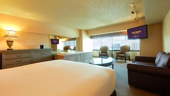 Petite Suite 1 King Non-Smoking