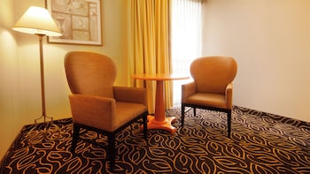 Deluxe Room 1 King Non-Smoking
