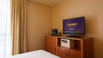 Petite Room 1 Queen Non-Smoking