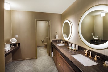Spa Suite 1 King Non-Smoking