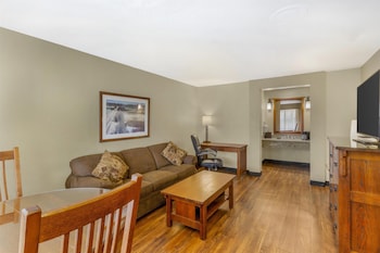 Suite, 1 King Bed, Non Smoking, Refrigerator & Microwave (Living Room;with Sofabed)