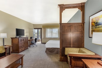 Standard Room, 1 King Bed, Non Smoking, Balcony (Larger Room)