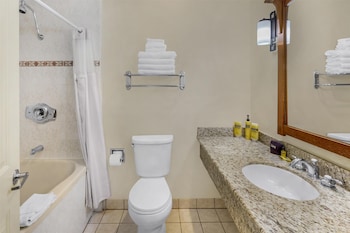 Suite, 1 King Bed, Non Smoking, Jetted Tub (with Sofabed)