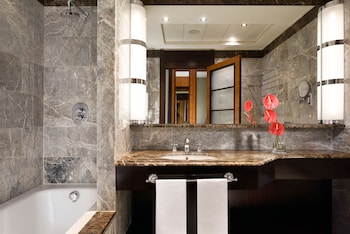 Junior Suite, 2 Twin Beds, City View