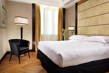 Suite, 1 Double Bed with Sofa bed, City View