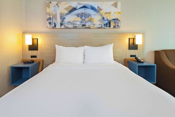 Room, 1 King Bed, Non Smoking (Upgrade)