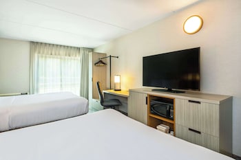 Room, 2 Queen Beds, Non Smoking
