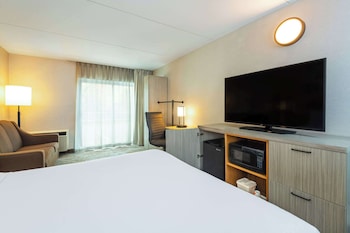 Room, 1 King Bed, Non Smoking (Upgrade)