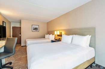 Room, 2 Queen Beds, Non Smoking (Upper Floor)
