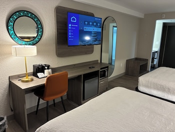 Deluxe Room, 2 Queen Beds, Non Smoking