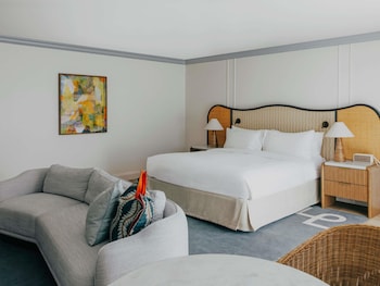 Junior Suite, 1 King Bed (Panoramic River View)