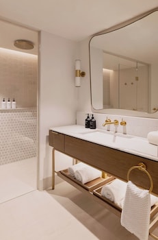 Deluxe Twin Room (Village Side)
