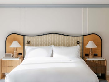 Junior Suite, 1 King Bed (Panoramic River View)