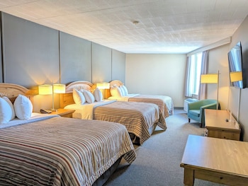 Standard Triple Room, City View