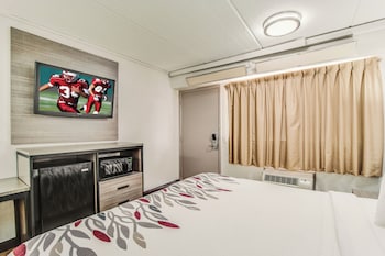 Deluxe Room, 1 King Bed, Accessible (Roll-In Shower, Smoke Free)