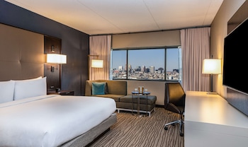 Room, 1 King Bed (Newark Skyline View)