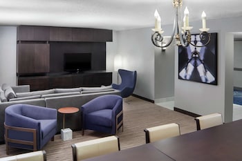 Suite, 1 King Bed (Connector, NYC Skyline View Top Floor)