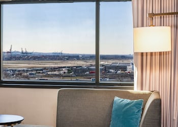 Room, 2 Double Beds (Views of EWR Runway and Port)