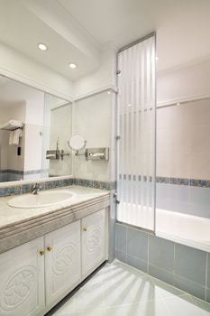 Deluxe Room, Patio, Garden View