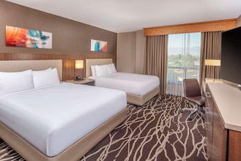 Room, 2 Queen Beds, Accessible, Bathtub