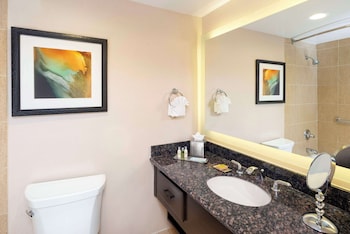 Room, 2 Queen Beds, Accessible, Bathtub