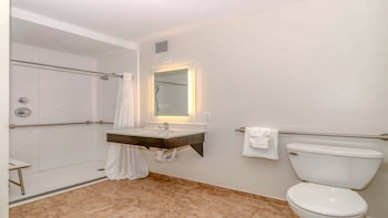 Standard Room, 1 Queen Bed, Accessible (Comm, Roll Shwr)