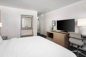 Standard Room, 1 King Bed, Accessible (Comm, Roll Shwr)