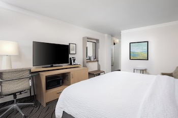 Room, 1 King Bed, Balcony, Oceanfront