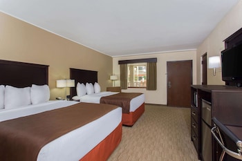 Room, 2 Queen Beds, Non Smoking, Poolside