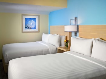 Studio Suite, 2 Queen Beds, Fireplace (Kitchen)