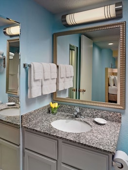 Studio Suite, 2 Queen Beds, Fireplace (Kitchen)