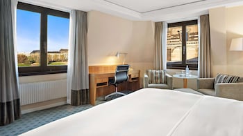 Executive Room, 1 Queen Bed, River View