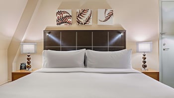 Executive Room, 1 Queen Bed (Family)