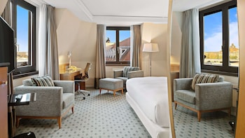 Executive Room, 1 Queen Bed, River View