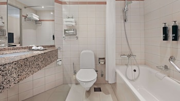 Executive Room, 1 Queen Bed, River View